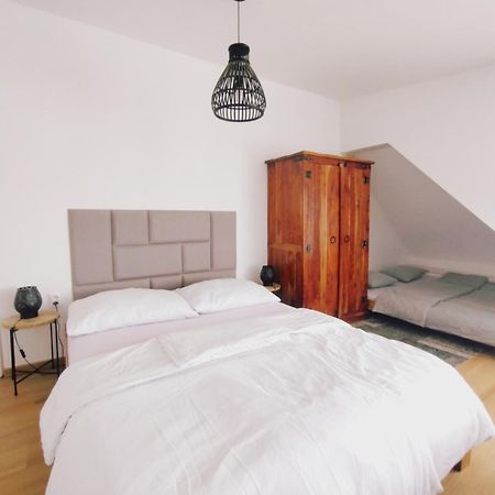 Attic Apartment Catnip Братислава Экстерьер фото